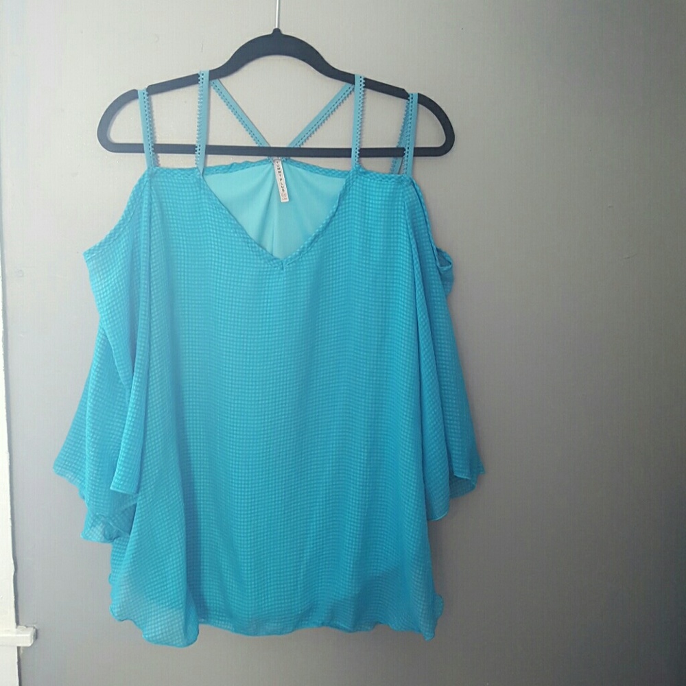 Cold shoulder top